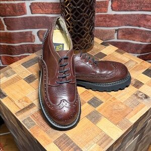 👞 Robert Wayne ‘Tattoo’ Line Leather Brogue Low-Top Wingtips — Brown — Sz 9.5M